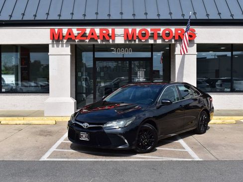 Used 2016 Toyota Camry SE FWD image 2