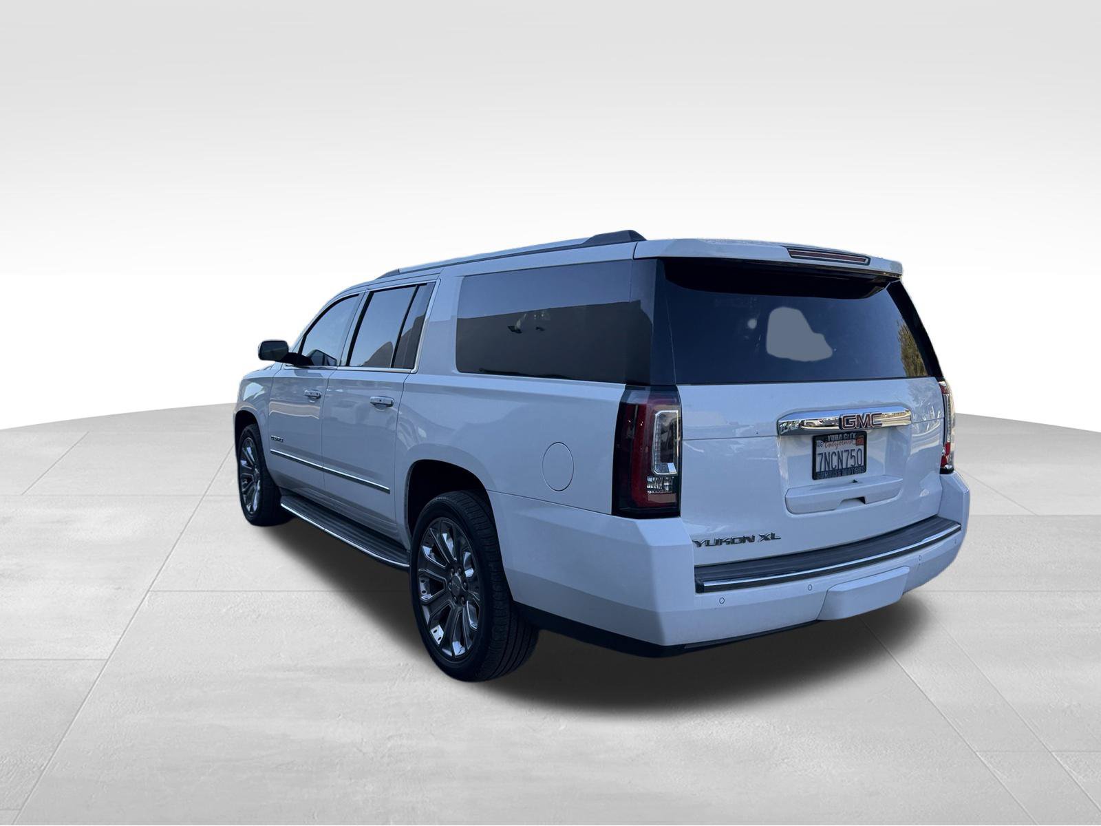 Used 2016 GMC Yukon XL Denali w/ Open Road Package AWD/4WD image 5