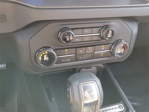 New 2025 Ford Bronco 4-Door image 19