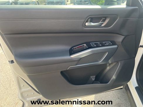 Certified 2023 Nissan Pathfinder SL AWD/4WD image 16