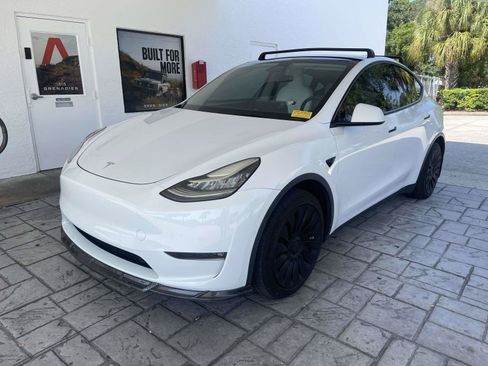 Used 2021 Tesla Model Y Long Range AWD/4WD image 1