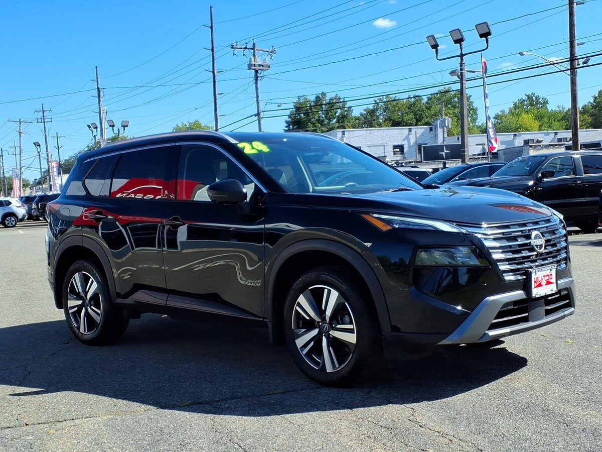 Used 2024 Nissan Rogue SL AWD/4WD image 3