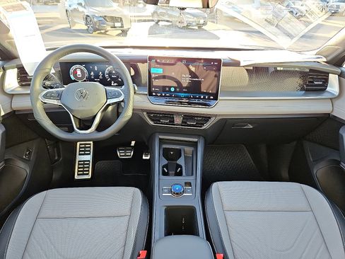 New 2026 Volkswagen Tiguan SE R-Line image 8