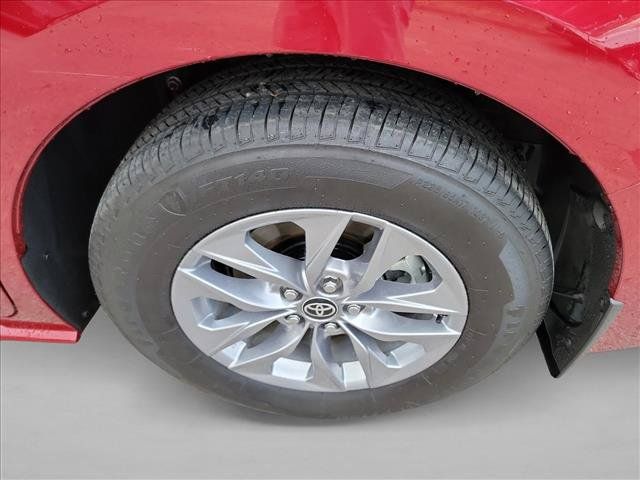 Used 2026 Toyota Sienna XLE AWD/4WD image 12