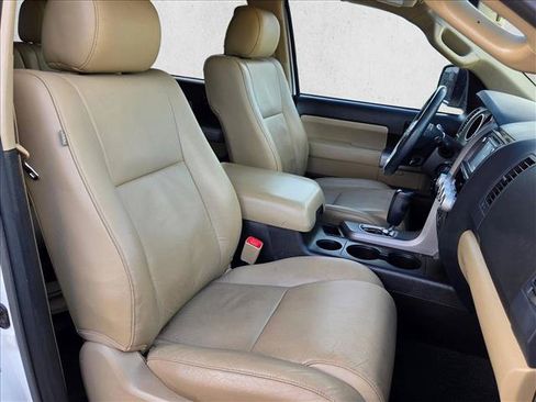 Used 2017 Toyota Sequoia SR5 w/ Premium Package RWD image 22