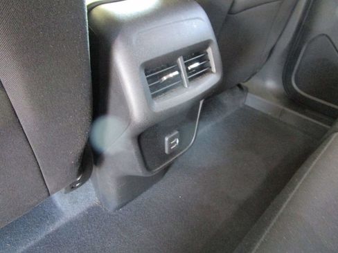 Used 2022 Chevrolet Equinox LS w/ LS Convenience Package FWD image 17