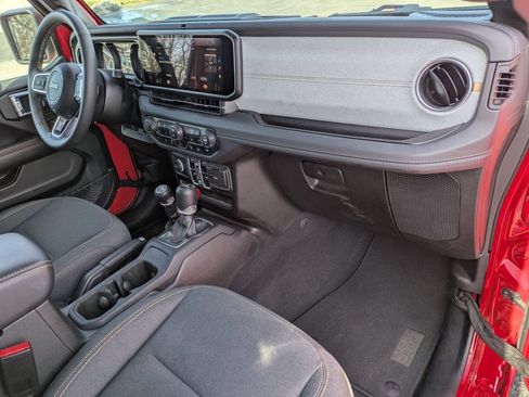 Used 2025 Jeep Wrangler Unlimited Sahara w/ Safety Group AWD/4WD image 43