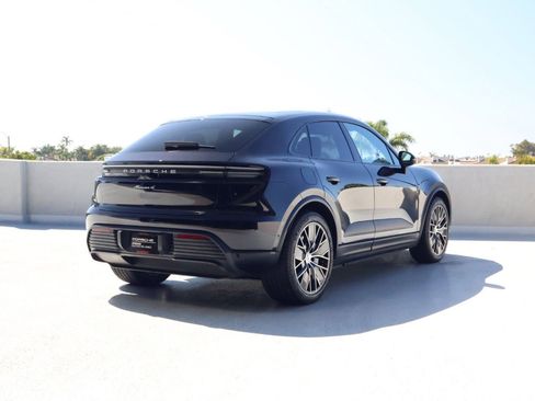 Certified 2024 Porsche Macan 4 Electric image 9