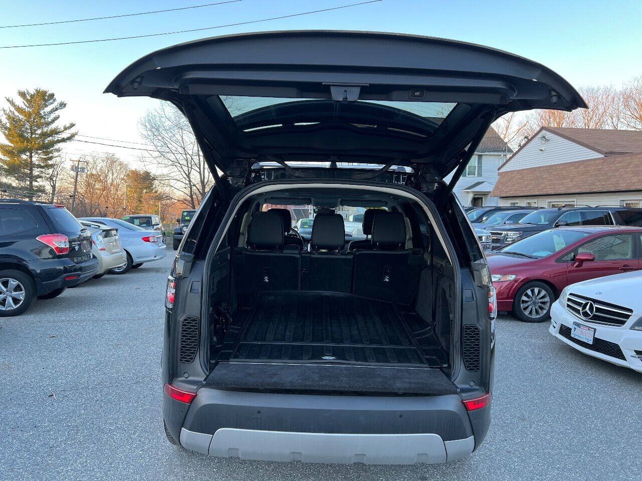 Used 2017 Land Rover Discovery HSE AWD/4WD image 17