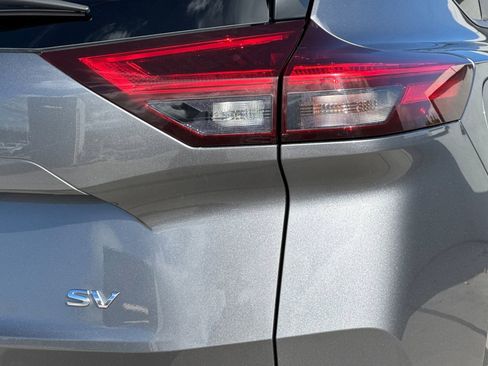 Used 2023 Nissan Rogue SV image 11