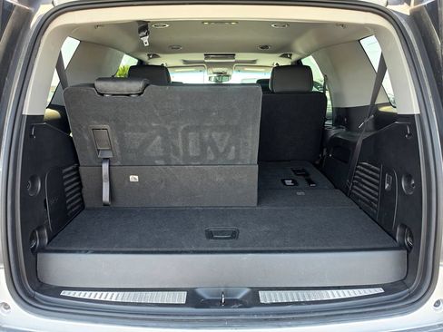 Used 2019 GMC Yukon SLT w/ Open Road Package AWD/4WD image 8