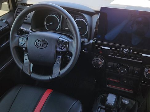 Used 2022 Toyota 4Runner TRD Off-Road AWD/4WD image 5