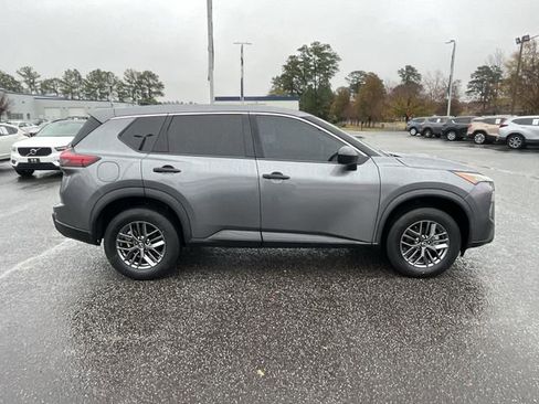 Used 2024 Nissan Rogue S image 8