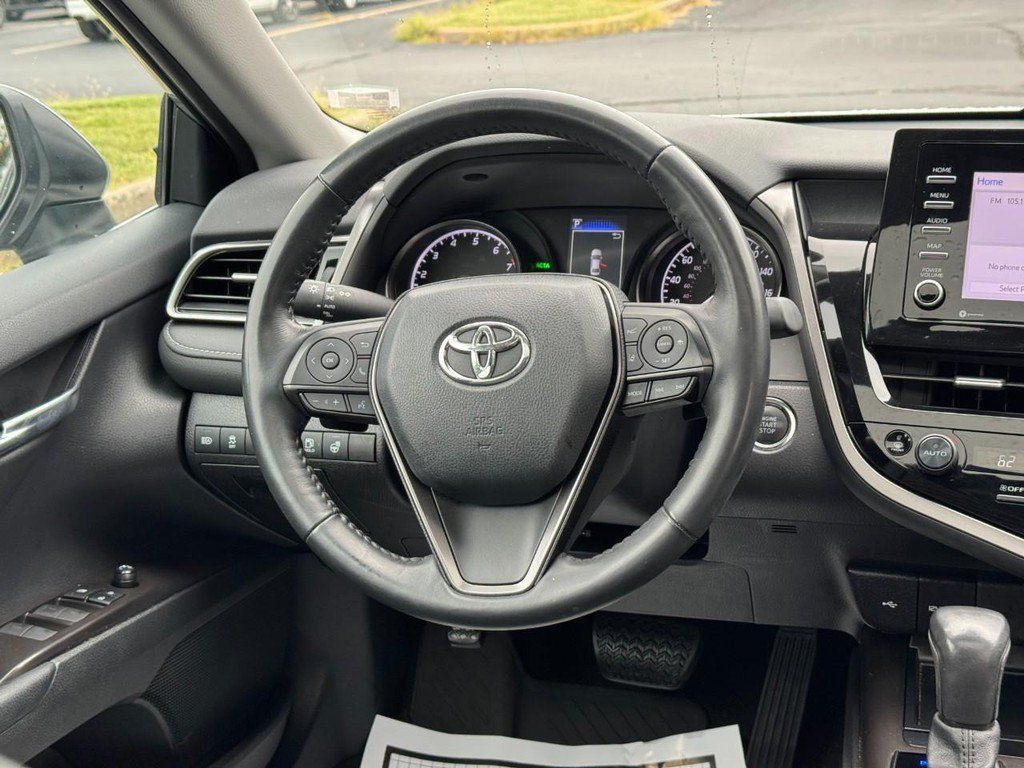 Used 2022 Toyota Camry SE w/ Cold Weather Package FWD image 15