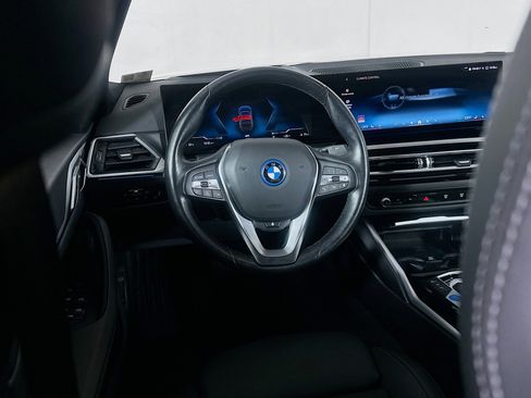 Used 2024 BMW i4 eDrive40 image 18