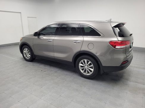 Used 2018 Kia Sorento LX image 3