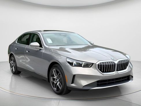 New 2027 BMW 530i RWD image 3