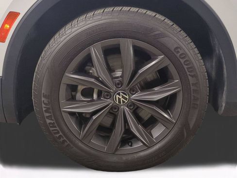 Used 2022 Volkswagen Tiguan SE FWD image 11