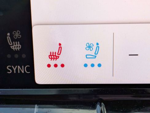 Used 2024 Volkswagen Atlas Cross Sport SE image 30