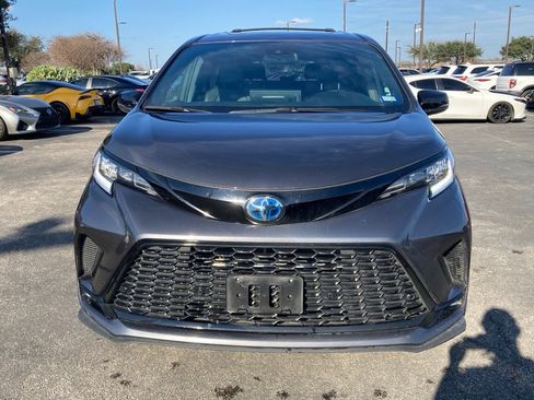 Certified 2025 Toyota Sienna XSE image 2