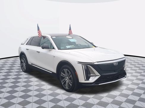 Certified 2024 Cadillac Lyriq Luxury RWD image 2