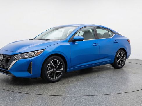 Used 2025 Nissan Sentra SV image 3