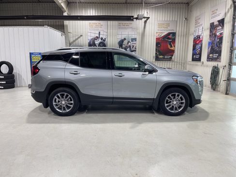 Used 2023 GMC Terrain SLT w/ Infotainment Package II AWD/4WD image 8