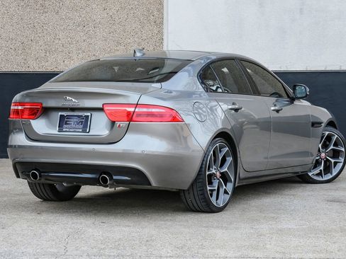Used 2019 Jaguar XE S RWD image 9
