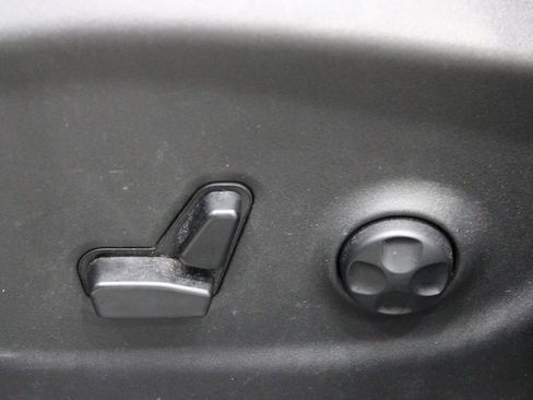 Used 2019 Jeep Cherokee Limited image 19