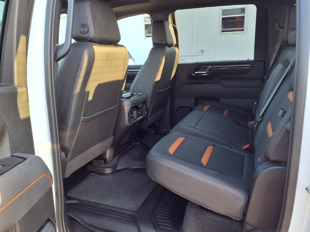 Used 2025 GMC Sierra 2500 AT4 w/ AT4 Premium Plus Package AWD/4WD image 17