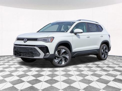New 2025 Volkswagen Taos SE image 2