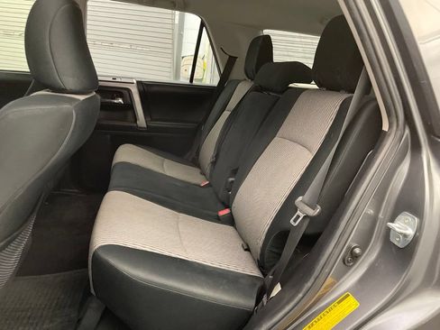 Used 2018 Toyota 4Runner SR5 AWD/4WD image 22