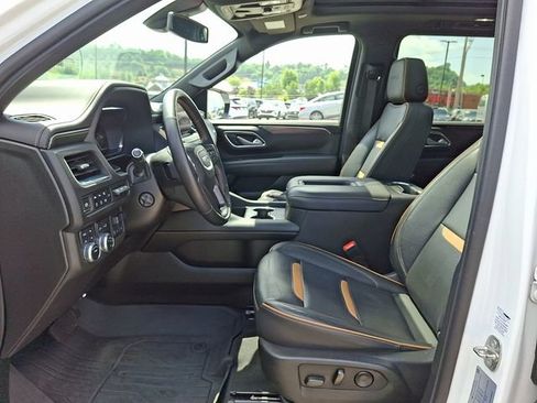 Used 2022 GMC Yukon XL AT4 w/ Technology Package AWD/4WD image 13