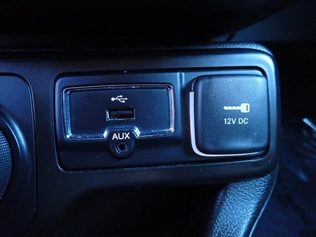 Used 2023 Jeep Renegade Latitude AWD/4WD image 19