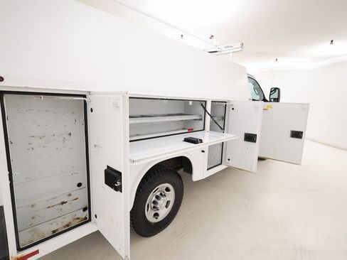 Used 2019 Chevrolet Express 3500 w/ Power Convenience Package image 20