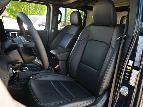 Used 2025 Jeep Wrangler Sahara w/ Safety Group image 7