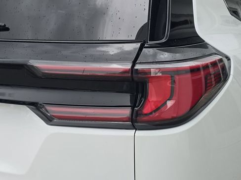 Certified 2025 GMC Acadia Elevation FWD image 8