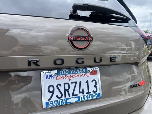 Used 2025 Nissan Rogue SV AWD/4WD image 29