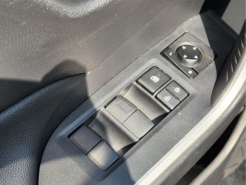 Used 2019 Toyota RAV4 LE FWD image 23