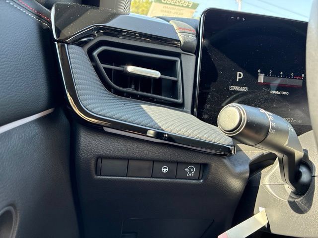Used 2025 Nissan Kicks SR FWD image 25