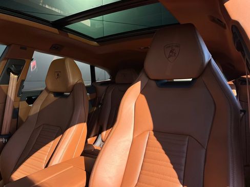 Used 2025 Lamborghini Urus SE AWD/4WD image 16