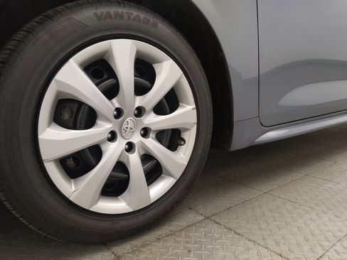 Used 2021 Toyota Corolla LE image 30