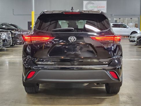 Used 2022 Toyota Highlander XLE image 11