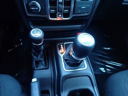 Used 2023 Jeep Wrangler Unlimited AWD/4WD image 19