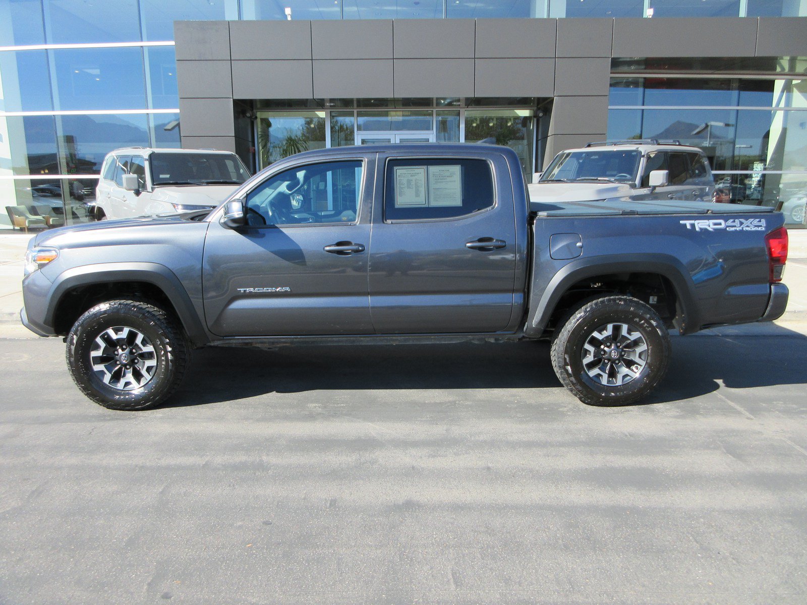 Used 2019 Toyota Tacoma TRD Off-Road AWD/4WD image 4