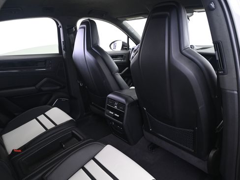 Certified 2025 Porsche Cayenne Turbo GT AWD/4WD image 17