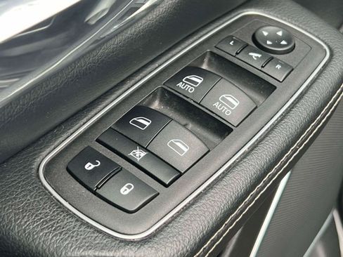 Used 2023 RAM 1500 Laramie AWD/4WD image 23