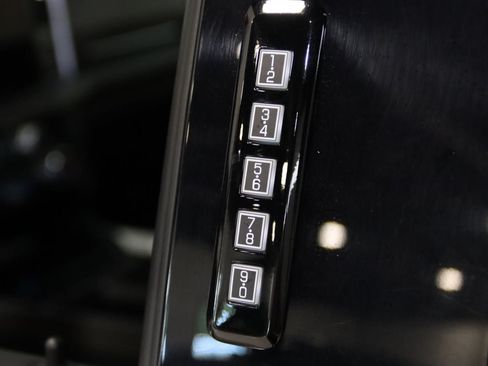 Used 2023 Ford F250 Platinum w/ FX4 Off-Road Package AWD/4WD image 20