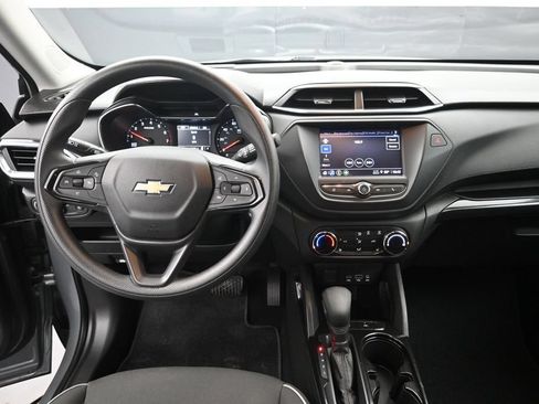Used 2023 Chevrolet TrailBlazer LT FWD image 11