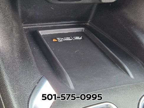 Used 2023 Chevrolet Traverse LT AWD/4WD image 30